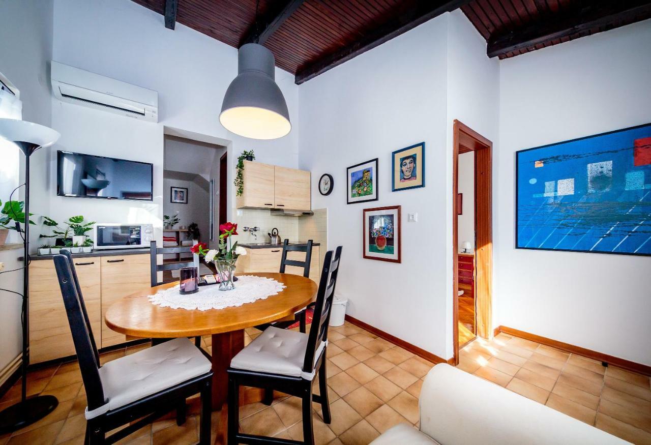 Apartments C52 โรวีน ภายนอก รูปภาพ